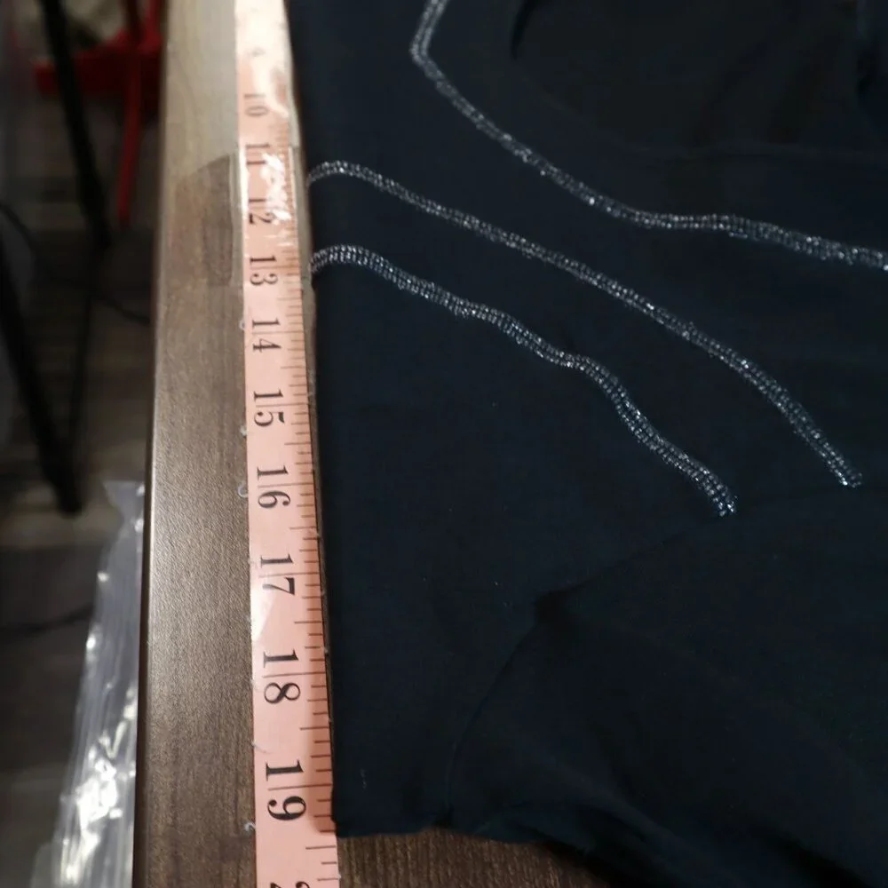 Gretty Zueger stylish black
